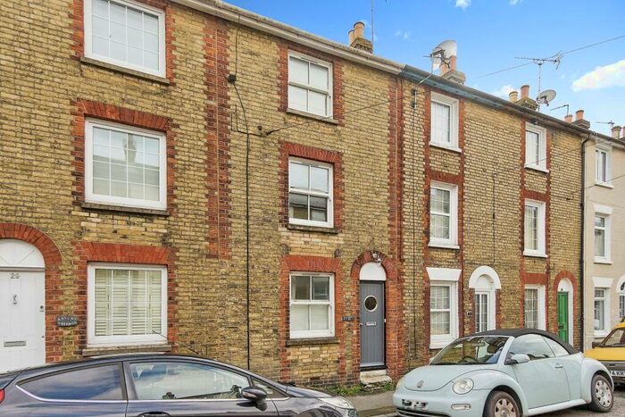 3 Bedroom Terraced House To Rent In York Street, Cowes, PO31