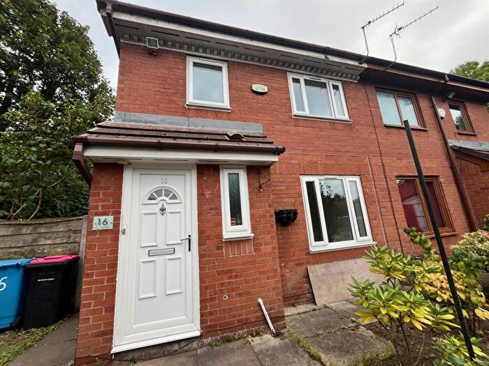 3 Bedroom House To Rent In Kays Gardens, Salford, M3