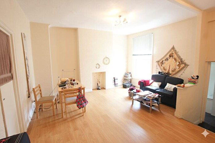 2 Bedroom Apartment To Rent In Crouch Hill, Hornsey, London, N4
