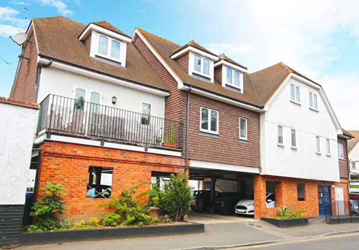 1 Bedroom Flat To Rent In West Byfleet, Surrey, KT14
