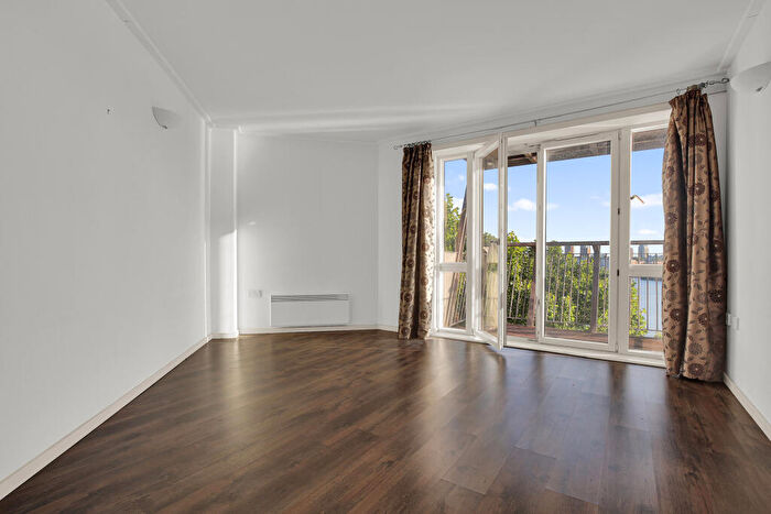 1 Bedroom Flat For Sale In Hutchings Street, E14