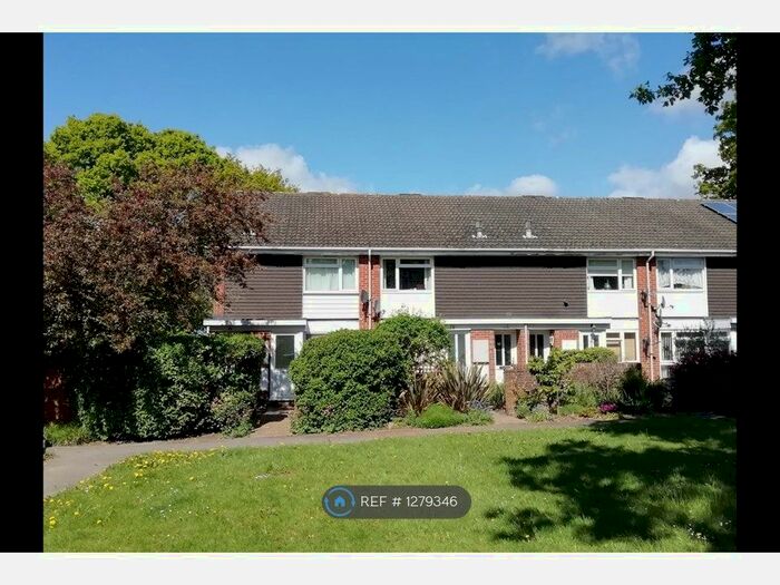 1 Bedroom Flat To Rent In Sycamore Avenue, Horsham RH12