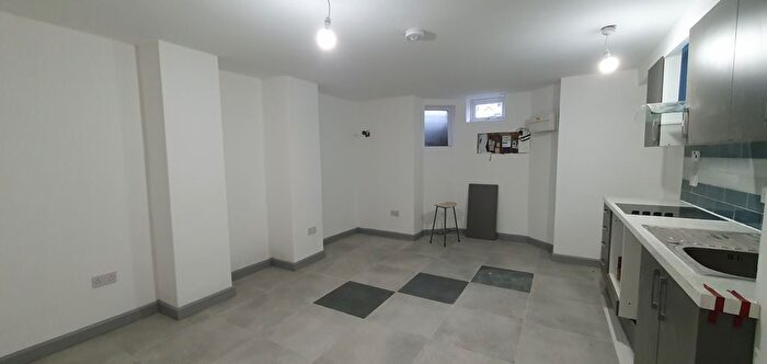 2 Bedroom Flat To Rent In Leylands Lane, Bradford, BD9