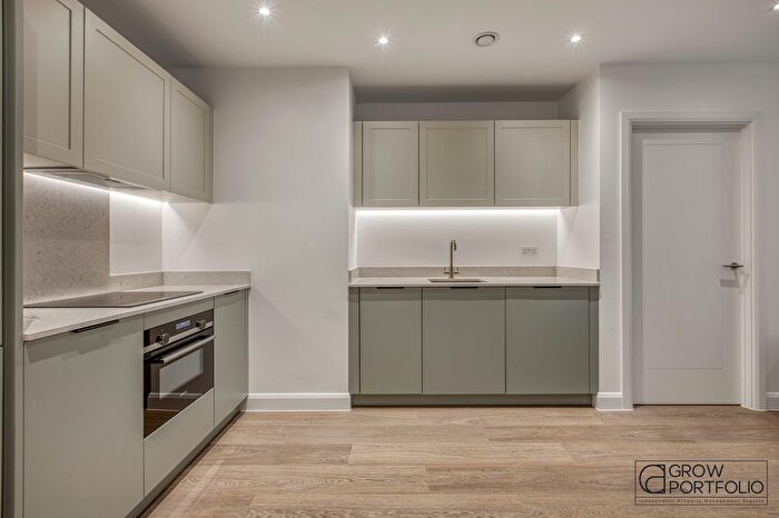 1 Bedroom Flat To Rent In Eden Place, London, E16