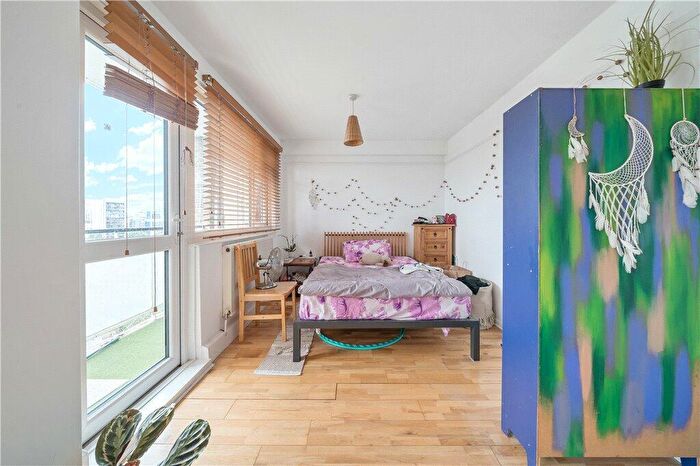 1 Bedroom Apartment For Sale In Battersea High Street, London, SW11