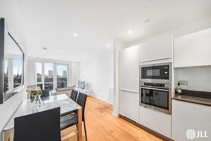 1 Bedroom Flat To Rent In Waterford Court, Turnberry Quay, E14