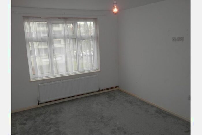 1 Bedroom Flat To Rent In Idmiston Croft, Druids Heath, Birmingham, B14