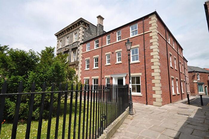 2 Bedroom Apartment To Rent In Apartment, Bishops Court, Howden, DN14