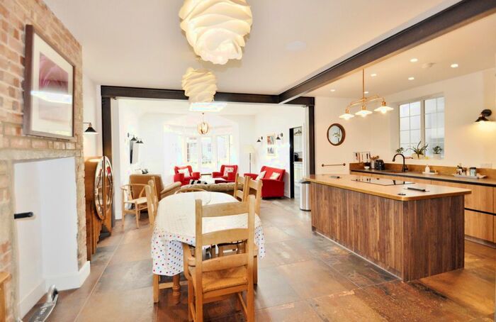 5 Bedroom Semi-Detached House To Rent In Barrowgate Road, London, W4