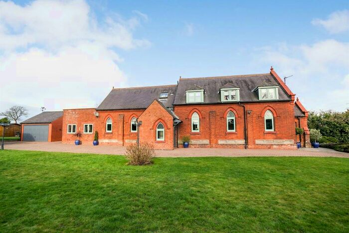 3 Bedroom Character Property For Sale In Chapel Lane, Hanbury, Burton-On-Trent, DE13