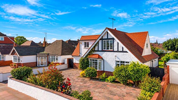 5 Bedroom Detached House For Sale In Loxwood Avenue, Worthing, BN14