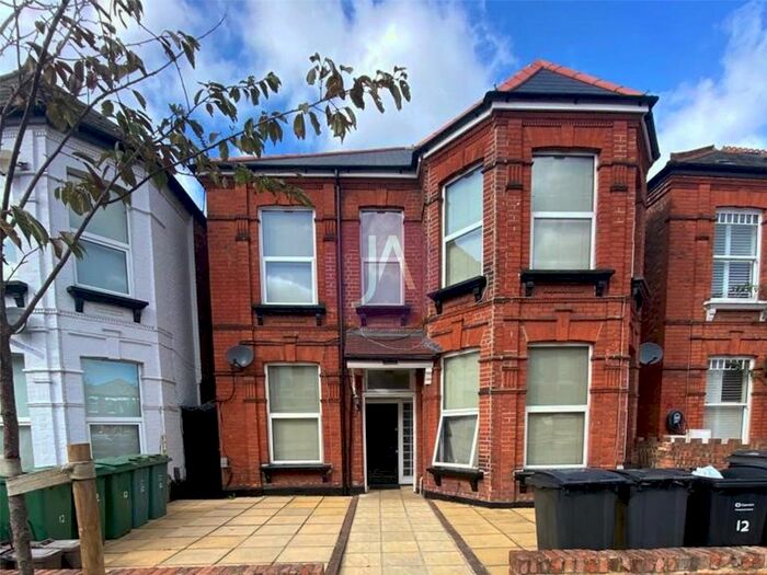 Studio To Rent In Manstone Road, Kilburn, London, NW2