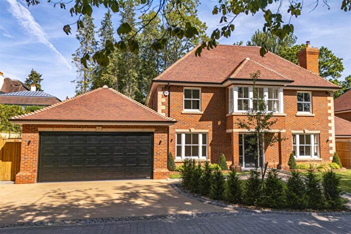 5 Bedroom Detached House For Sale In South Park Drive, Gerrards Cross, SL9