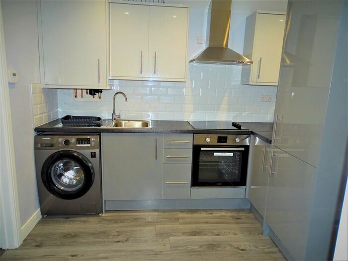 2 Bedroom Flat To Rent In Princes Park Lane, Hayes, UB3