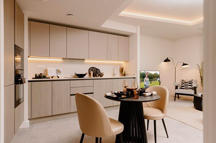 1 Bedroom Flat To Rent In Embassy Boulevard, London, SW11