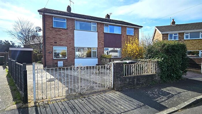 3 Bedroom Semi-Detached House For Sale In Tapenhall Road, Fernhill Heath, WR3