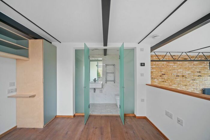 1 Bedroom Mews To Rent In Printers Mews, Teddington, TW11