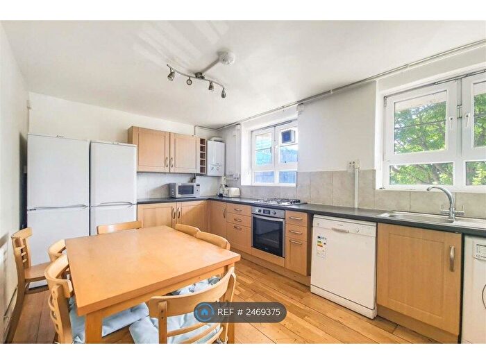 4 Bedroom Flat To Rent In Whiteness House, London, SW9