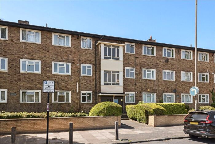 3 Bedroom Flat For Sale In Wandsworth Common West Side, London, SW18