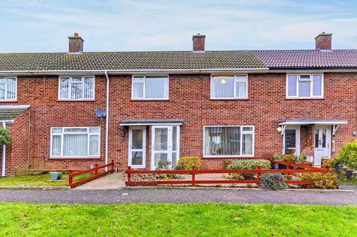 2 Bedroom Terraced House For Sale In Dale Close, Bedford, MK41