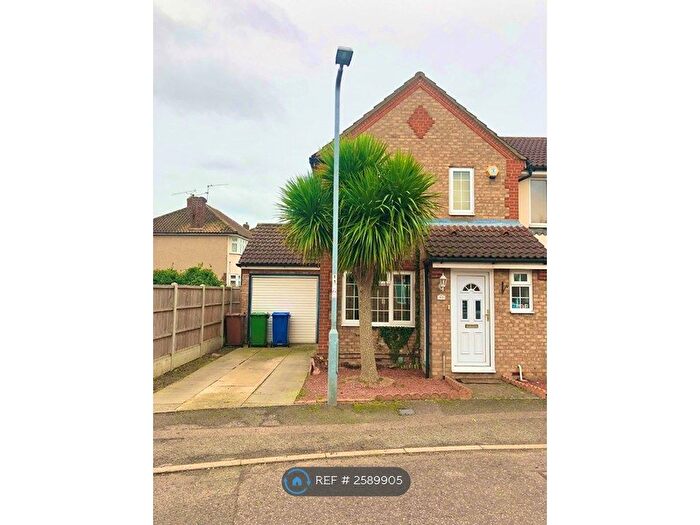 3 Bedroom Semi-Detached House To Rent In St. Michaels Close, Aveley, South Ockendon, RM15