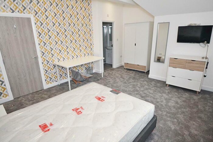 5 Bedroom Flat To Rent In Ladybarn Lane, Fallowfield, Manchester, M14
