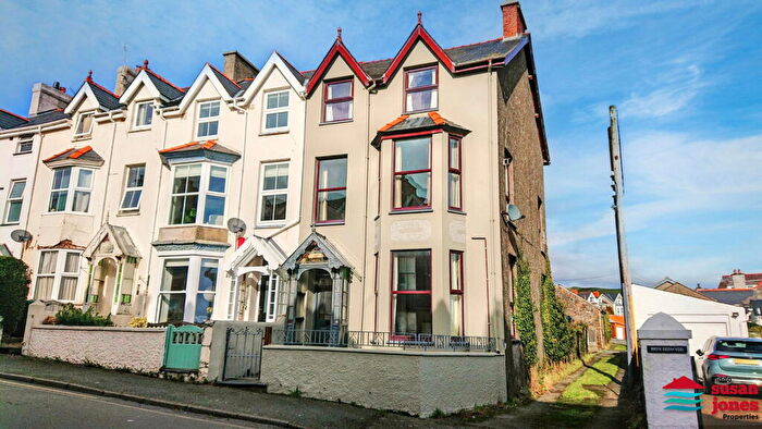 5 Bedroom End Of Terrace House For Sale In Glasfor Terrace, Cricieth, LL52