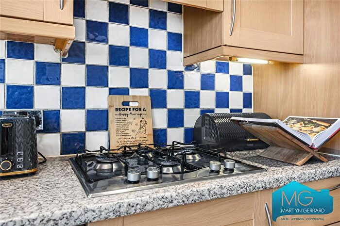 1 Bedroom Flat For Sale In Green Lanes, London, N21