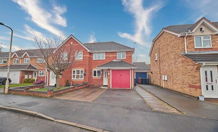 3 Bedroom Semi-Detached House To Rent In Hogarth Drive, Hinckley, LE10