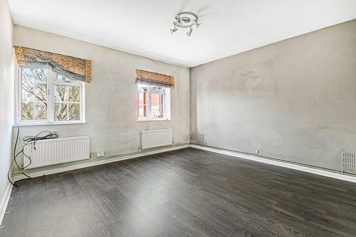 2 Bedroom Flat For Sale In Leigham Court Road, London, SW16