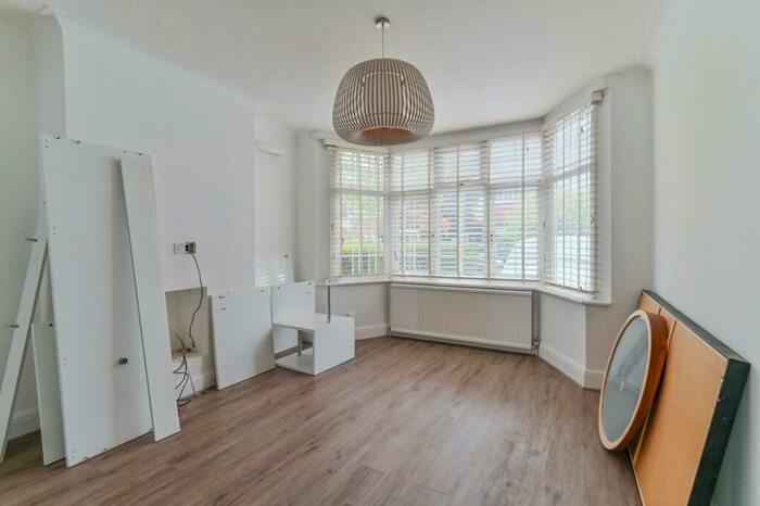 4 Bedroom House To Rent In Spa Close, Upper Norwood, London, SE25