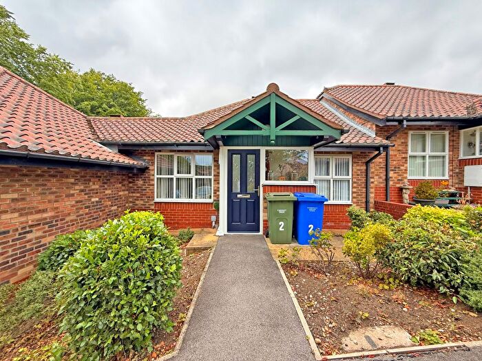 2 Bedroom Terraced Bungalow For Sale In Quaker Close, Scarborough, YO12