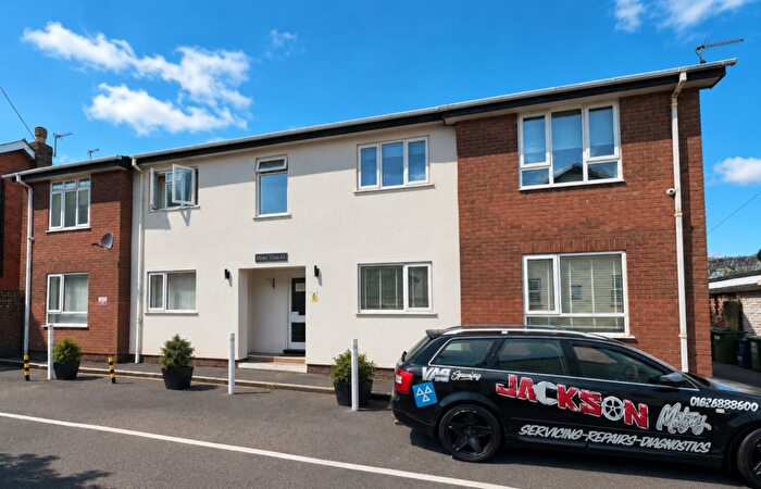 2 Bedroom Flat To Rent In Mews Court, Dawlish, EX7