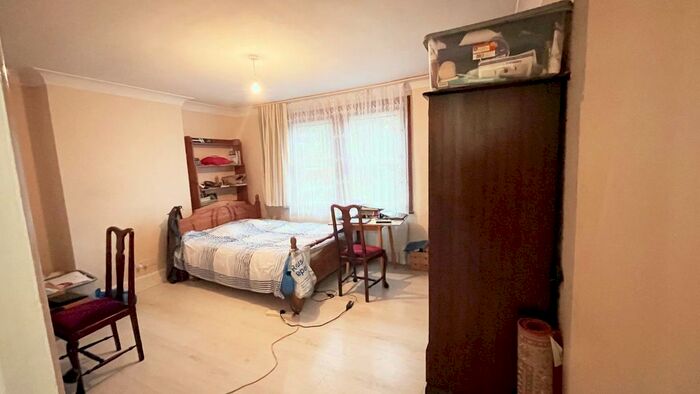 4 Bedroom Detached House To Rent In Bateman Road, London E4