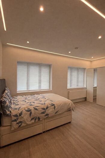 Studio To Rent In Thistlecroft Gardens, Stanmore, Greater London, HA7