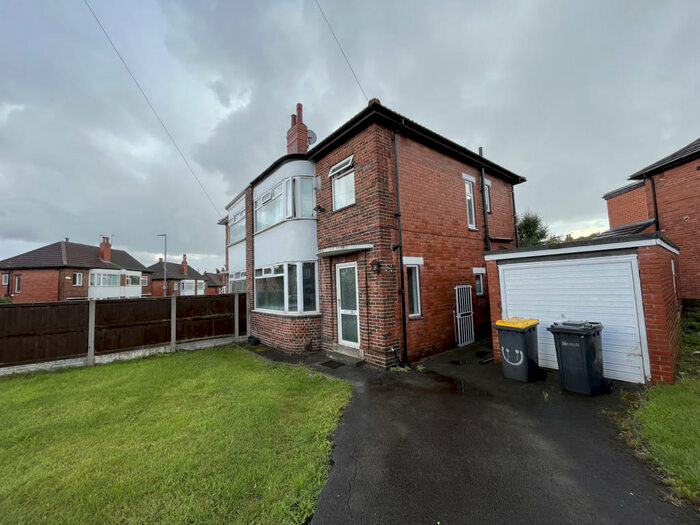4 Bedroom Semi-Detached House To Rent In Ash Road, Leeds, West Yorkshire, LS6