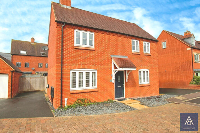 3 Bedroom Semi Detached House To Rent In Bianca Close, NN13