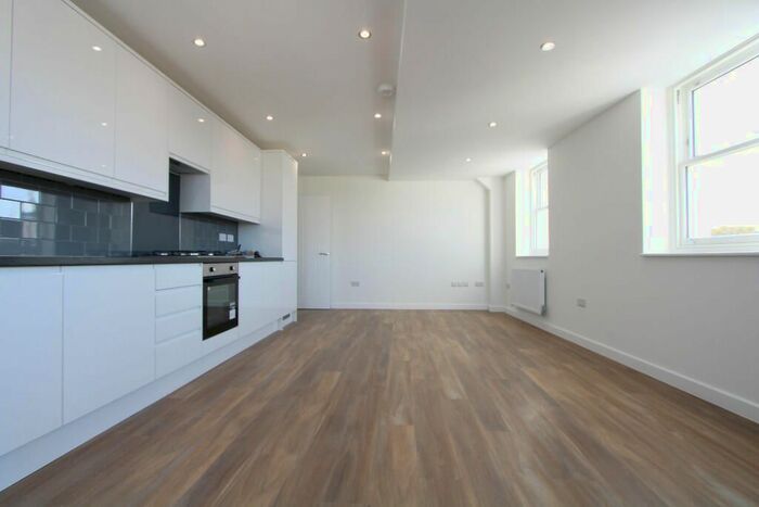 2 Bedroom Flat To Rent In Disraeli Road, London, SW15