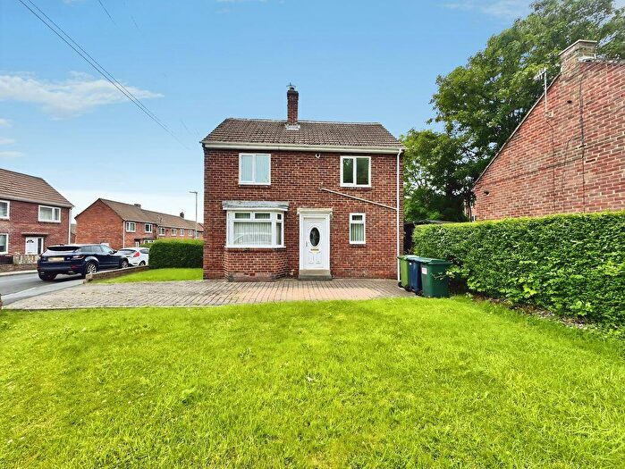 3 Bedroom Semi-Detached House For Sale In Cedar Grove, Ryton, NE40