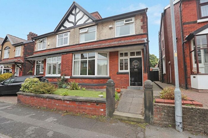 3 Bedroom Semi-Detached House For Sale In Dales Avenue, Whitefield, M45