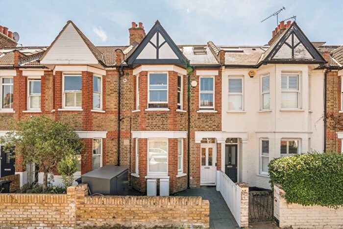 2 Bedroom Flat For Sale In Darwin Road, Ealing, W5