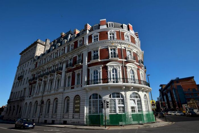 2 Bedroom Flat To Rent In Imperial Apartments, South Western House, Southampton, Hampshire, SO14