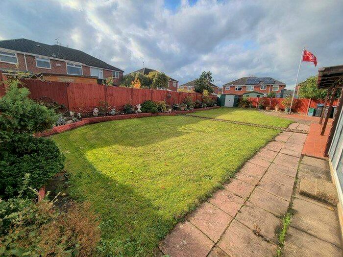 3 Bedroom Semi-Detached House For Sale In Mosslands Close, Great Sutton, Ellesmere Port, Cheshire, CH66