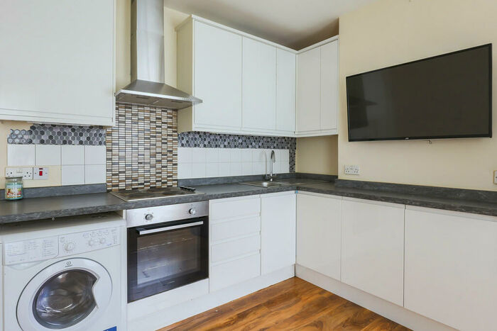 2 Bedroom Apartment To Rent In Barnfield Gardens, Plumstead, London, SE18