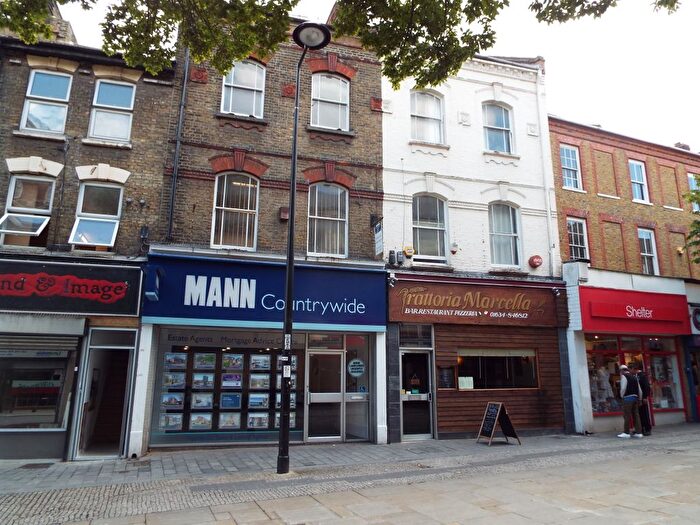 4 Bedroom Flat To Rent In High Street, Chatham, ME4