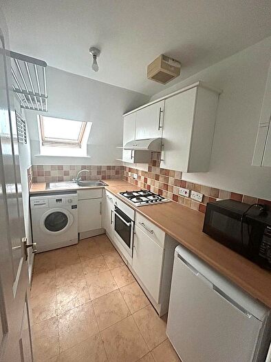2 Bedroom Flat To Rent In Cowbridge Road East, Cardiff, CF5