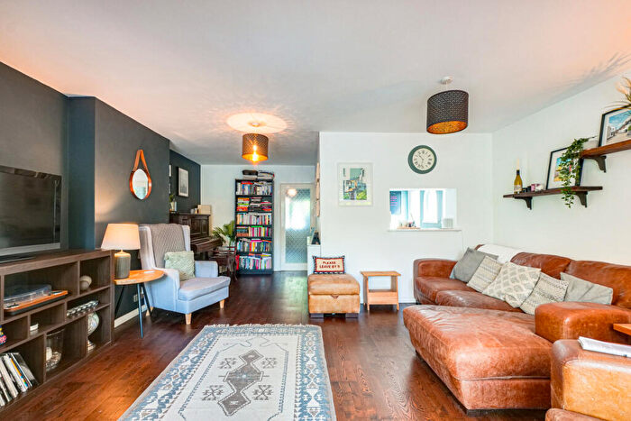 3 Bedroom Detached House For Sale In London Road, Leigh-on-sea, SS9