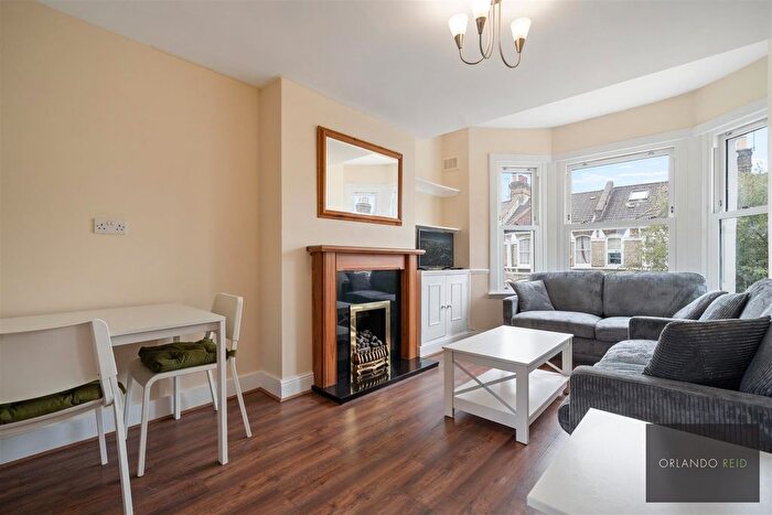 3 Bedroom Flat To Rent In Corrance Road, London, SW2