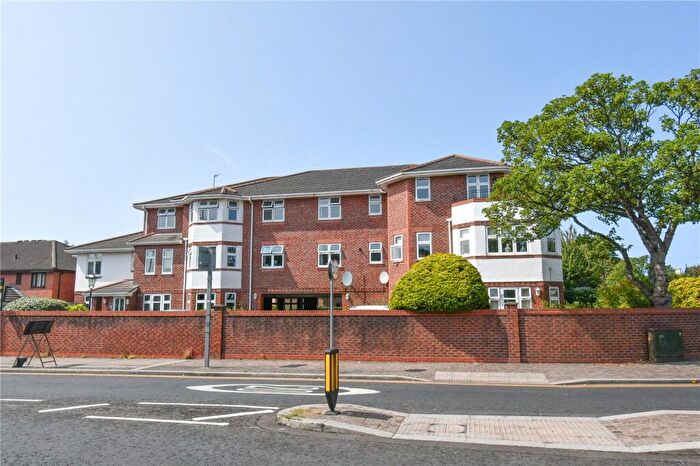 2 Bedroom Flat For Sale In Meols Drive, Hoylake, Wirral, CH47