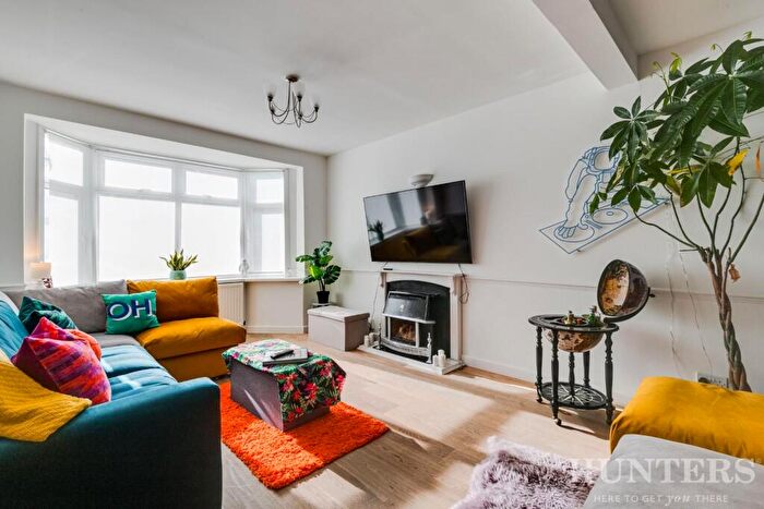 3 Bedroom End Of Terrace House For Sale In Brantwood Road, London, N17